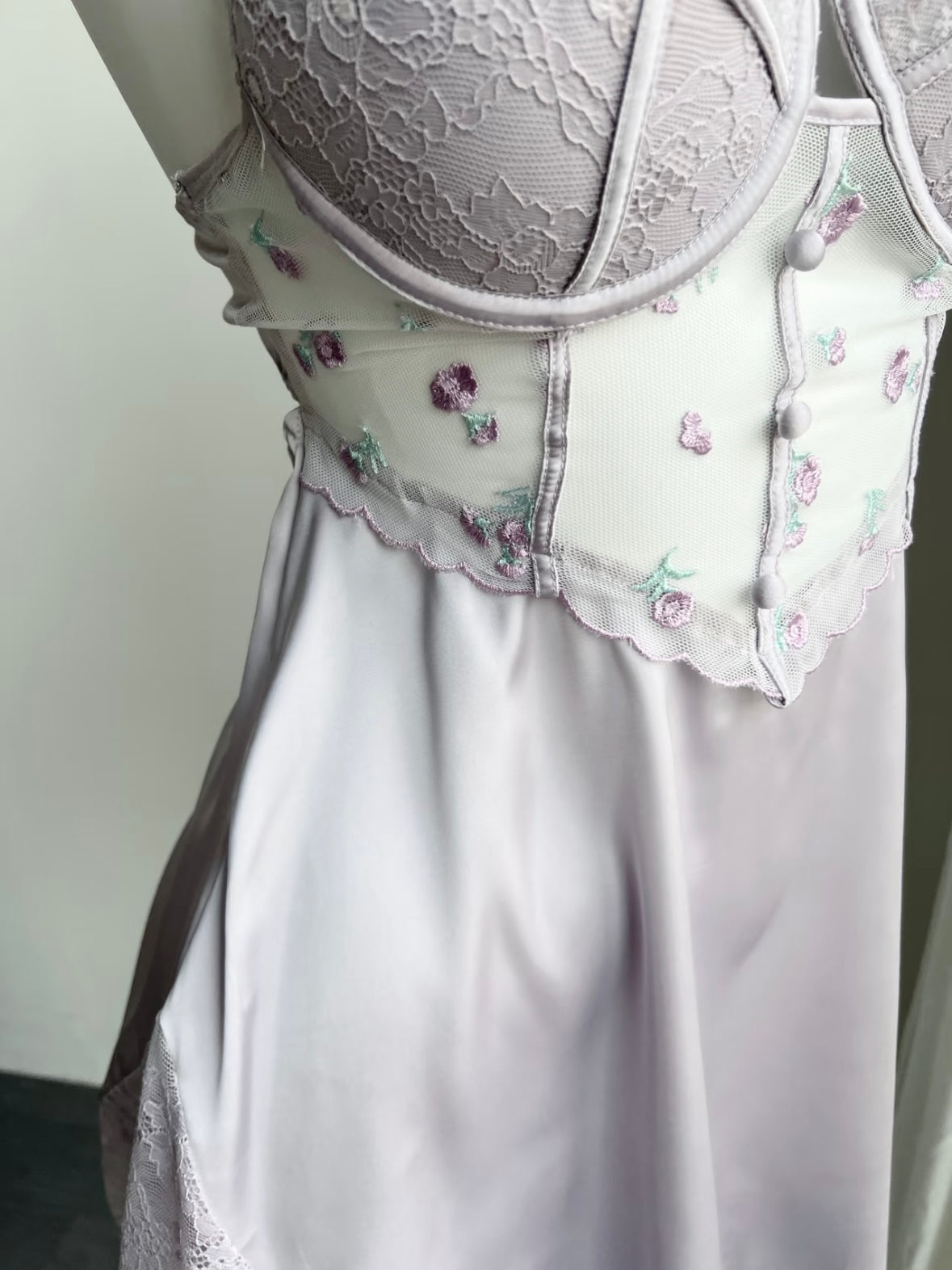 Nuisette Corset Lainey Brodée en Parme